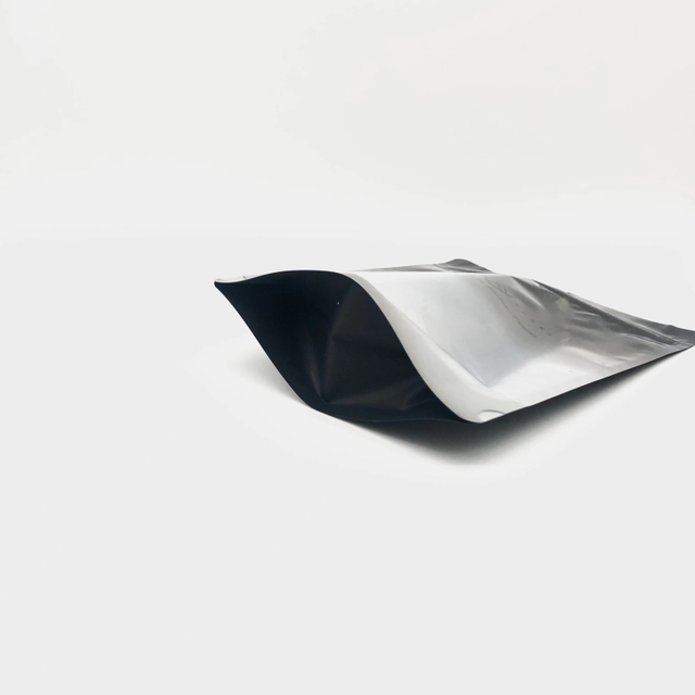 Пакет-стойка для одежды и текстиля | Прочная барьерная упаковка с зип-лок застёжкой